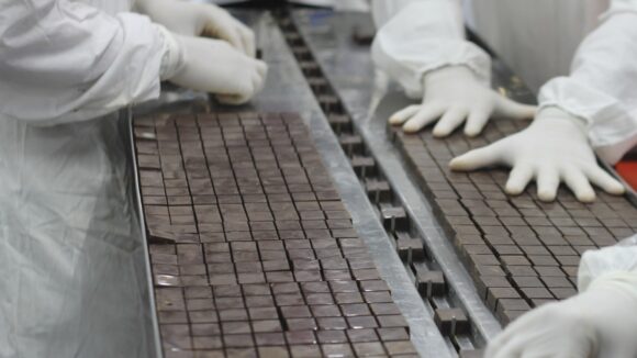 PRODUCE invierte más de S/ 23 millones para fortalecer la cadena del cacao y chocolate en Perú.