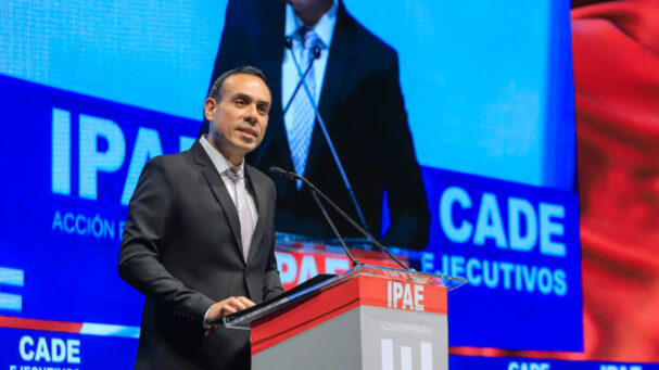 Gobierno anuncia plan de más de US$3.400 millones para impulsar el turismo al 2030 durante CADE Ejecutivos 2025