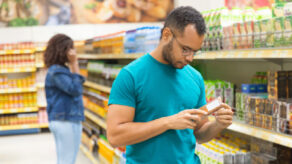 Confianza del consumidor cae y marcas ajustan sus estrategias rumbo al 2026.