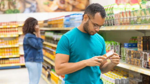 Confianza del consumidor cae y marcas ajustan sus estrategias rumbo al 2026.