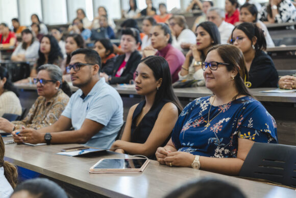 Más de 200 profesores fortalecieron sus competencias en innovación educativa