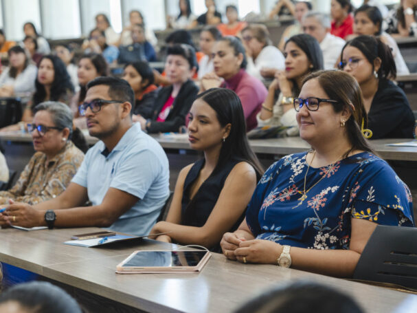 Más de 200 profesores fortalecieron sus competencias en innovación educativa