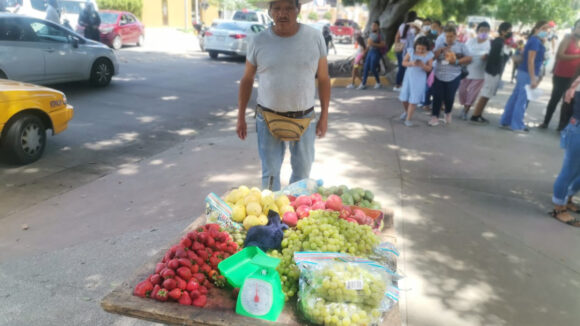 Frutas embolsadas bajo el sol ponen en riesgo la salud: ¿Cuáles son las consecuencias para el consumidor?