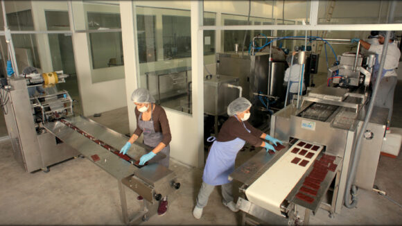 Perú gana el oro mundial en los International Chocolate Awards 2025 con Cacaosuyo.