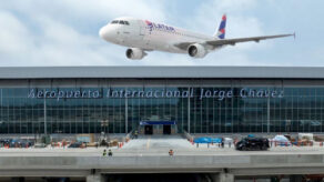 Por cobro de TUUA, LATAM analiza frenar nuevas rutas internacionales desde el Perú.