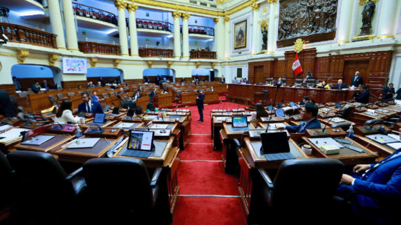 Congreso modifica directorios de cajas municipales pese a oposición de la SBS