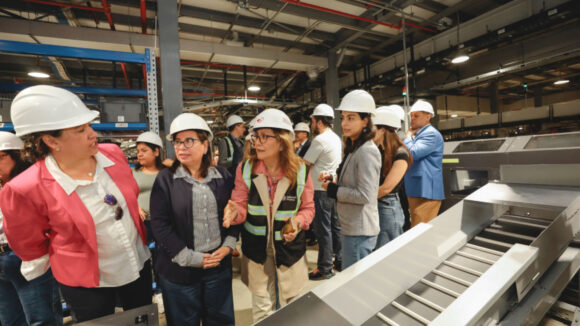 Inkafarma Mifarma farmacias peruanas centro de distribución