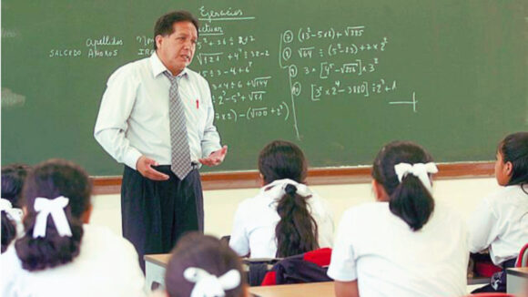 Minedu: Sueldos de más de 420,000 docentes suben a más de S/9,000