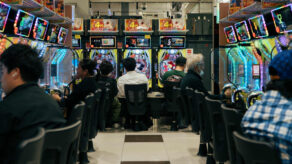 pachinko y el póker ganan terreno