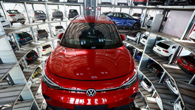 Volkswagen supera a Tesla y lidera las ventas de autos eléctricos en ...