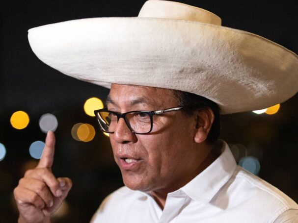 dólar sube Roberto Sánchez