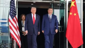 Trump afirma que China comprará petróleo y soja de EE.UU.