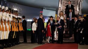 Trump viaja a China junto a más de 16 CEOs de empresas tecnológicas de EE.UU.