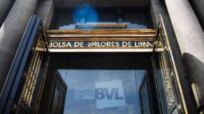Bolsa peruana cae 1.4% y registra la mayor baja de LatAm en pleno conteo electoral