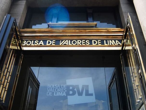 Bolsa peruana cae 1.4% y registra la mayor baja de LatAm en pleno conteo electoral