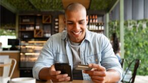 Compras online duplican el gasto promedio del consumido en comparación con las tiendas físicas