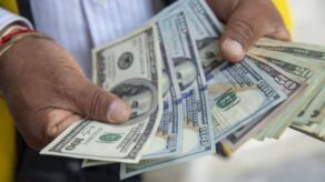 Dólar cae a S3.43 tras elecciones y fortalece al sol peruano