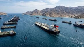El petróleo cae 10% tras acuerdo entre EE.UU. e Irán, pero persisten riesgos