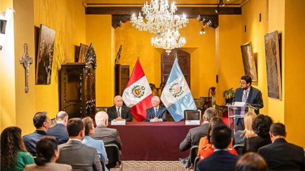 Perú activa el TLC con Guatemala desde julio Uvas, mandarinas y zinc lideran las exportaciones en juego