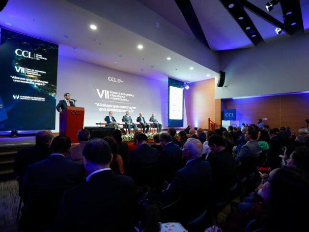 La Cámara de Comercio de Lima (CCL) impulsa una estrategia nacional para canalizar recursos privados mediante Obras por Impuestos hacia la tecnología policial.